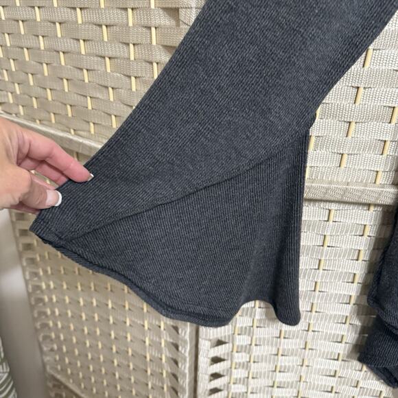 Three Bird Nest GOLDEN HOUR LONG BELL SLEEVE TOP Size L Charcoal Gray Knit Boho - Picture 3 of 8